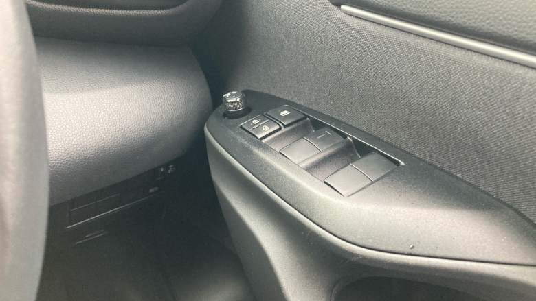 Toyota Yaris 1.5 Hybrid Design 5dr CVT Hybrid Hatchback